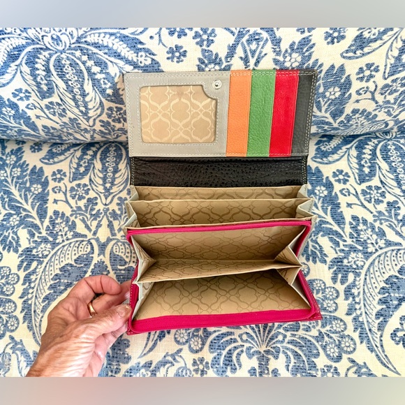 Vera Pelle Genuine Leather Wallet in Bright Pink - Picture 3 of 8